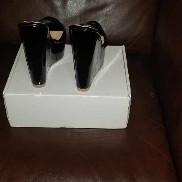 Shoes - Picture 4 of 6